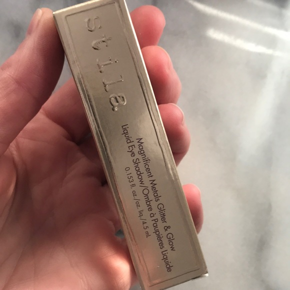 STILA Glitter & Glow Shadow In Smoldering Satin - Picture 3 of 4